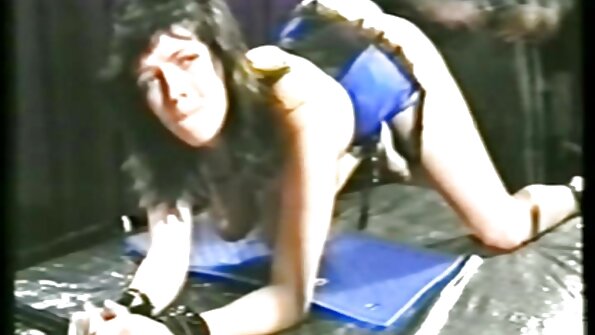 Dunkelhaarige MILF überredet ihren Stiefsohn, sie krótkie darmowe filmiki erotyczne zu ficken